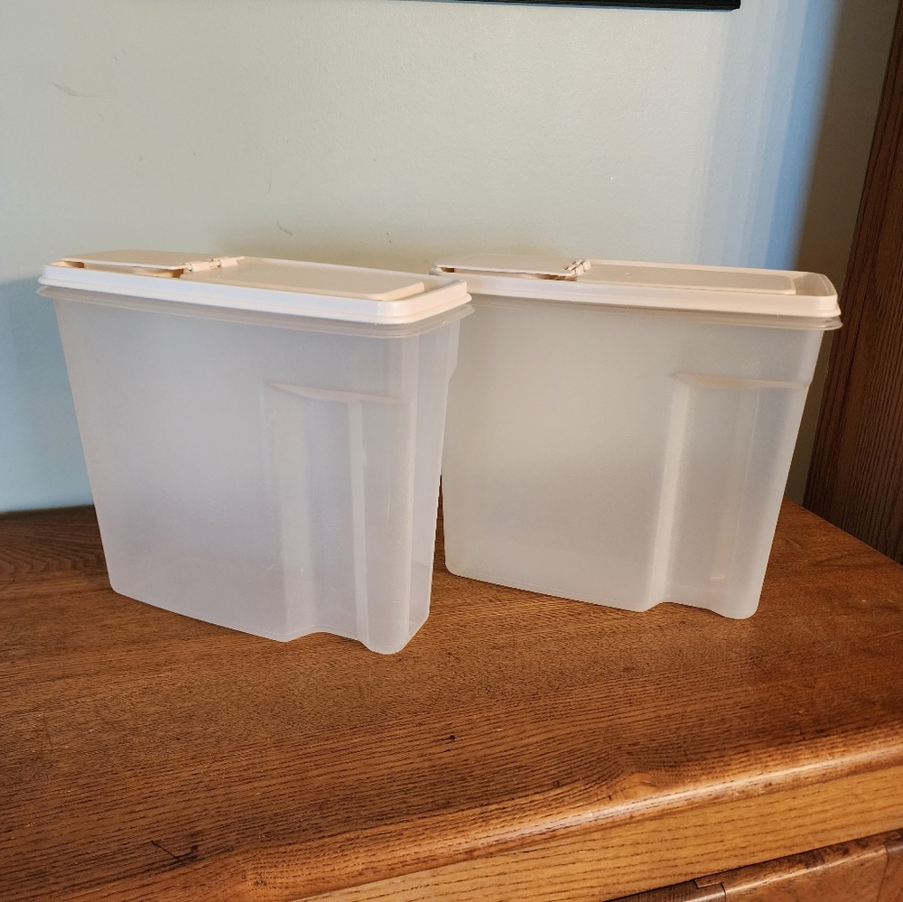 Set Of 2 Vintage Rubbermaid Storage